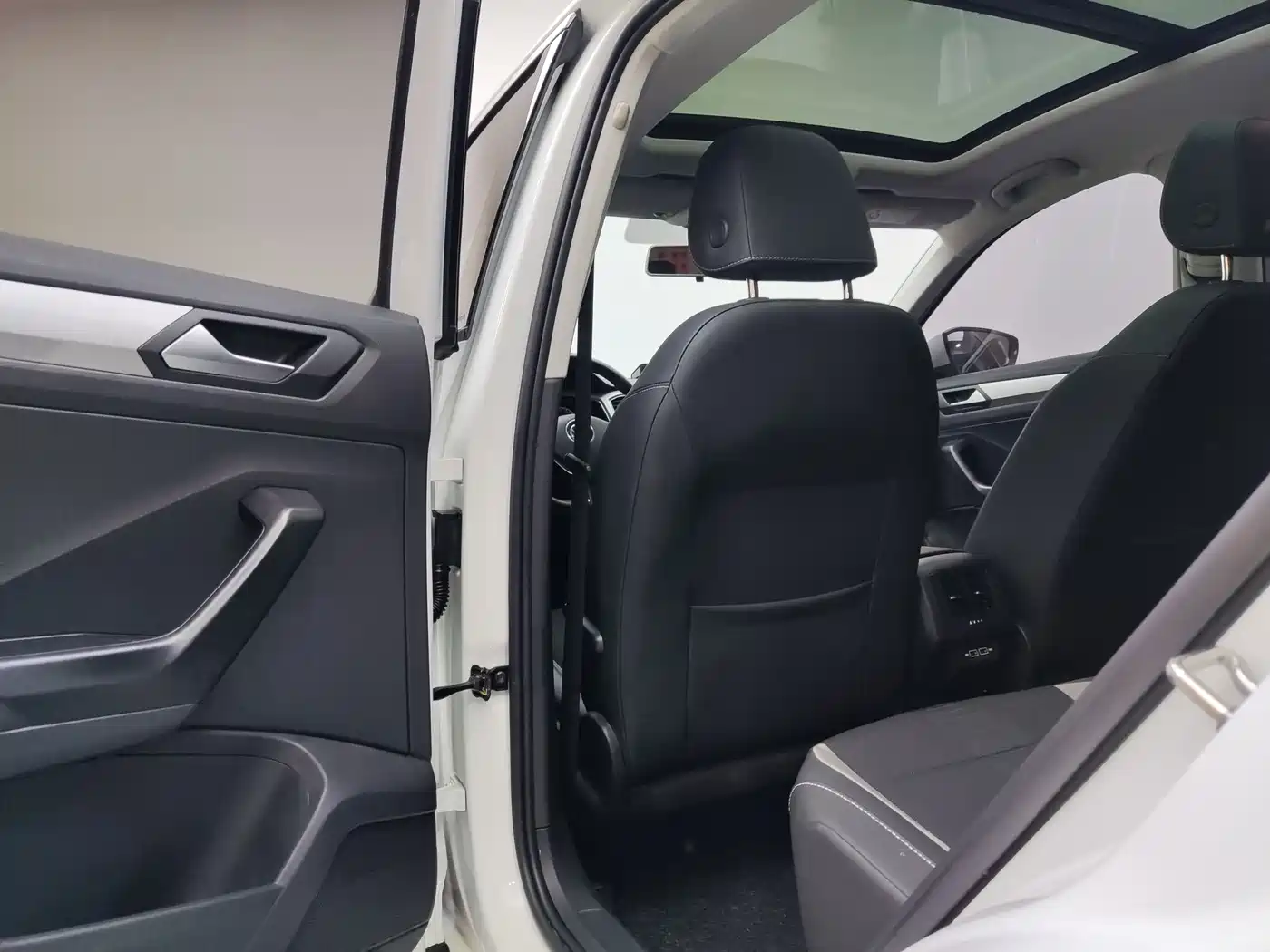 Volkswagen T-ROC 2022 280TSI DSG 2WD Elite PLUS фото 10