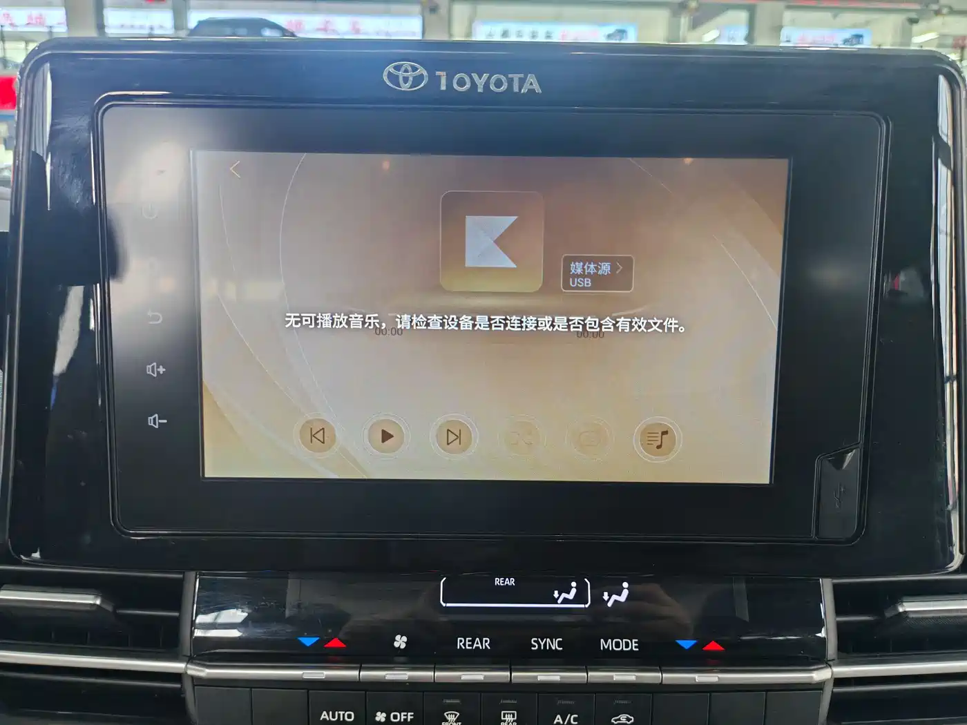 Toyota Granvia 2023 2.5L Hybrid Comfort Edition фото 9