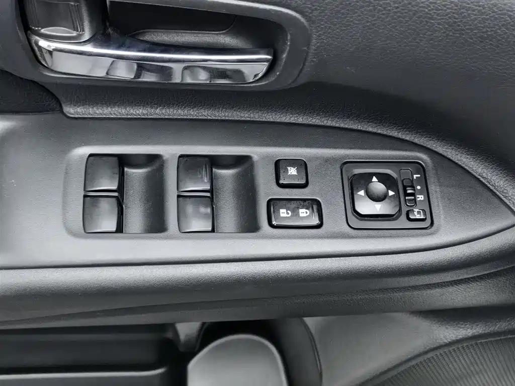 Mitsubishi Outlander (Import) 2014 2.4L 4WD Luxury Value Edition 5-seater фото 9