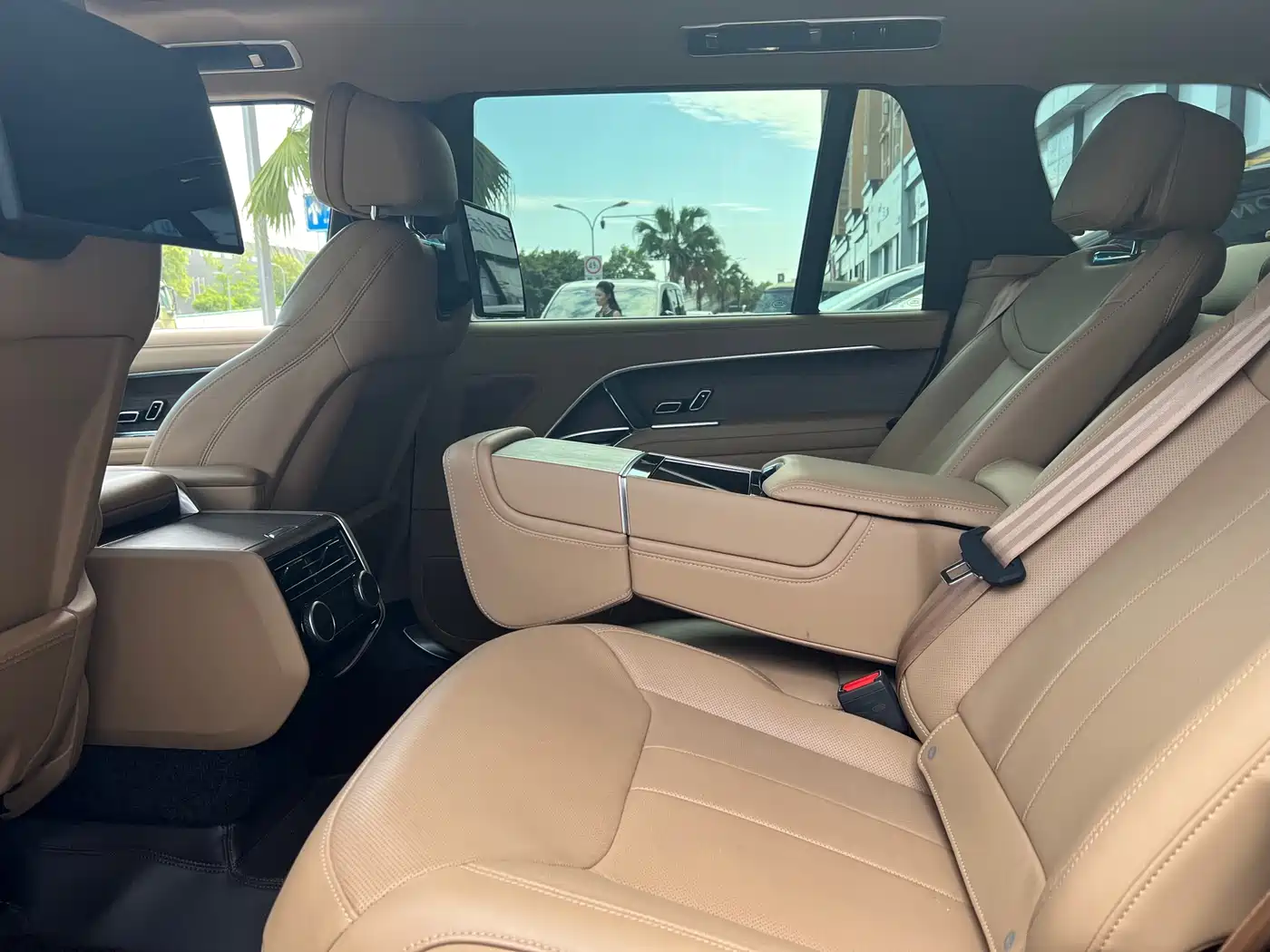 Land Rover Range Rover 2025 3.0 L6 400PS Genesis Extended Wheelbase фото 11