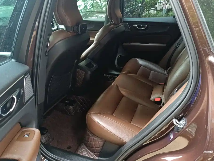 Photo 11 - Volvo XC60