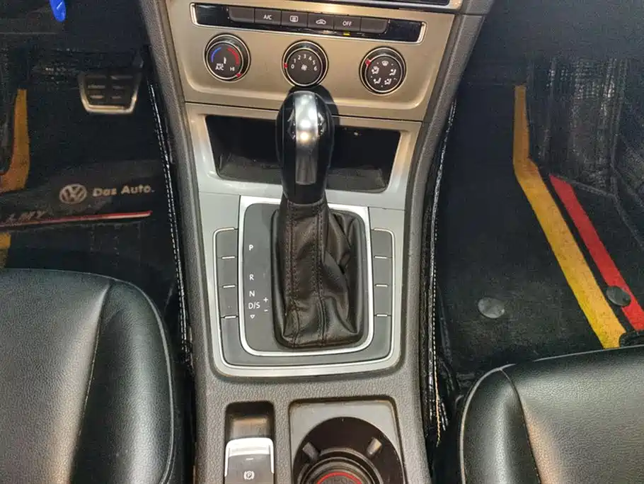 Volkswagen Golf 2015 1.6L Automatic Fashion фото 16
