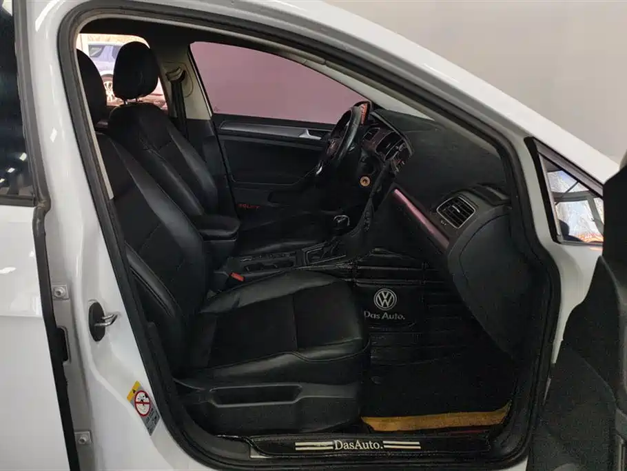 Volkswagen Golf 2015 1.6L Automatic Fashion фото 8