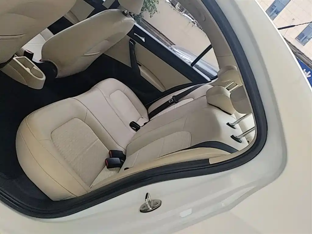 Škoda Rapid 2015 1.6L Manual Smart Selection фото 17