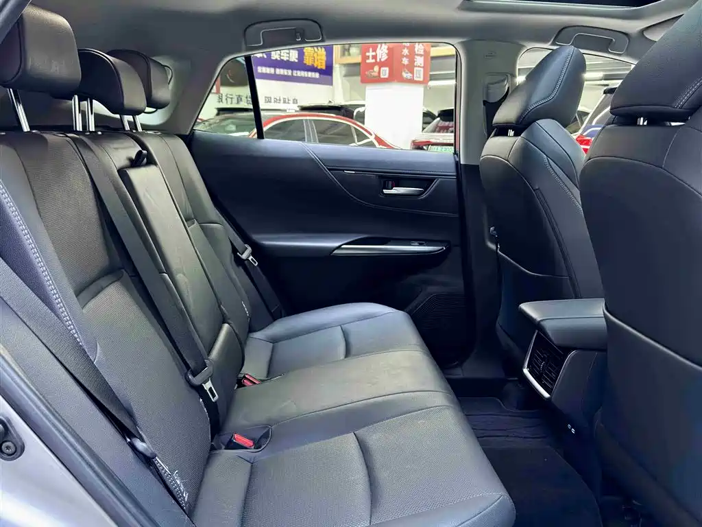 Toyota Venza 2022 Dual Engine 2.5L CVT 2WD Premium фото 5