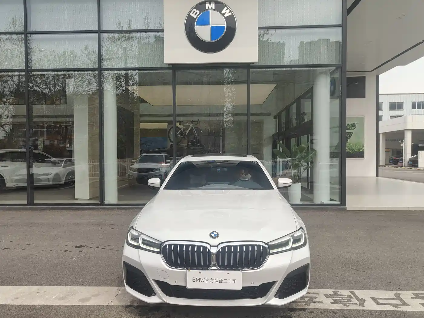 BMW 5 Series 2023 530Li Leading M Sport Package фото 2