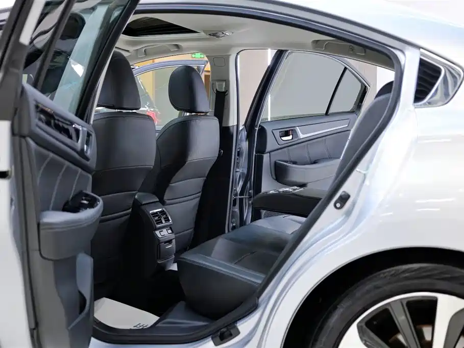 Subaru Legacy 2016 2.5i AWD Glory Edition фото 28