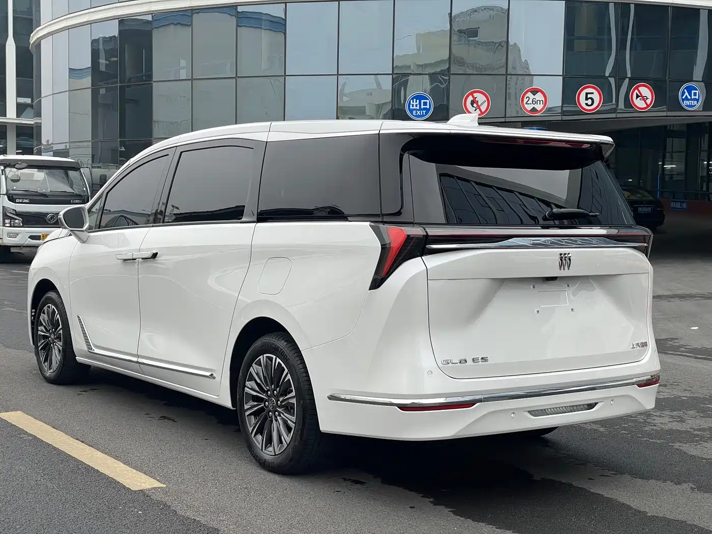 Buick GL8 2025 Model Landglory Smart Edition фото 4