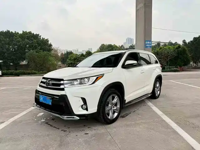 TOYOTA HIGHLANDER
