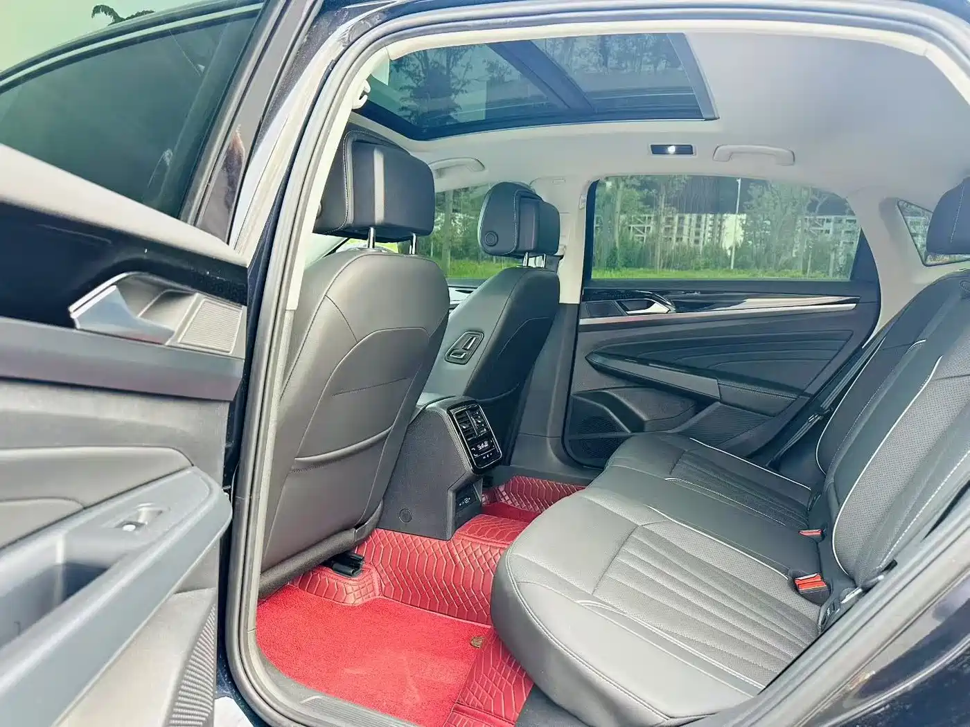 Volkswagen Passat 2024 380TSI Dragon Soaring Edition фото 6