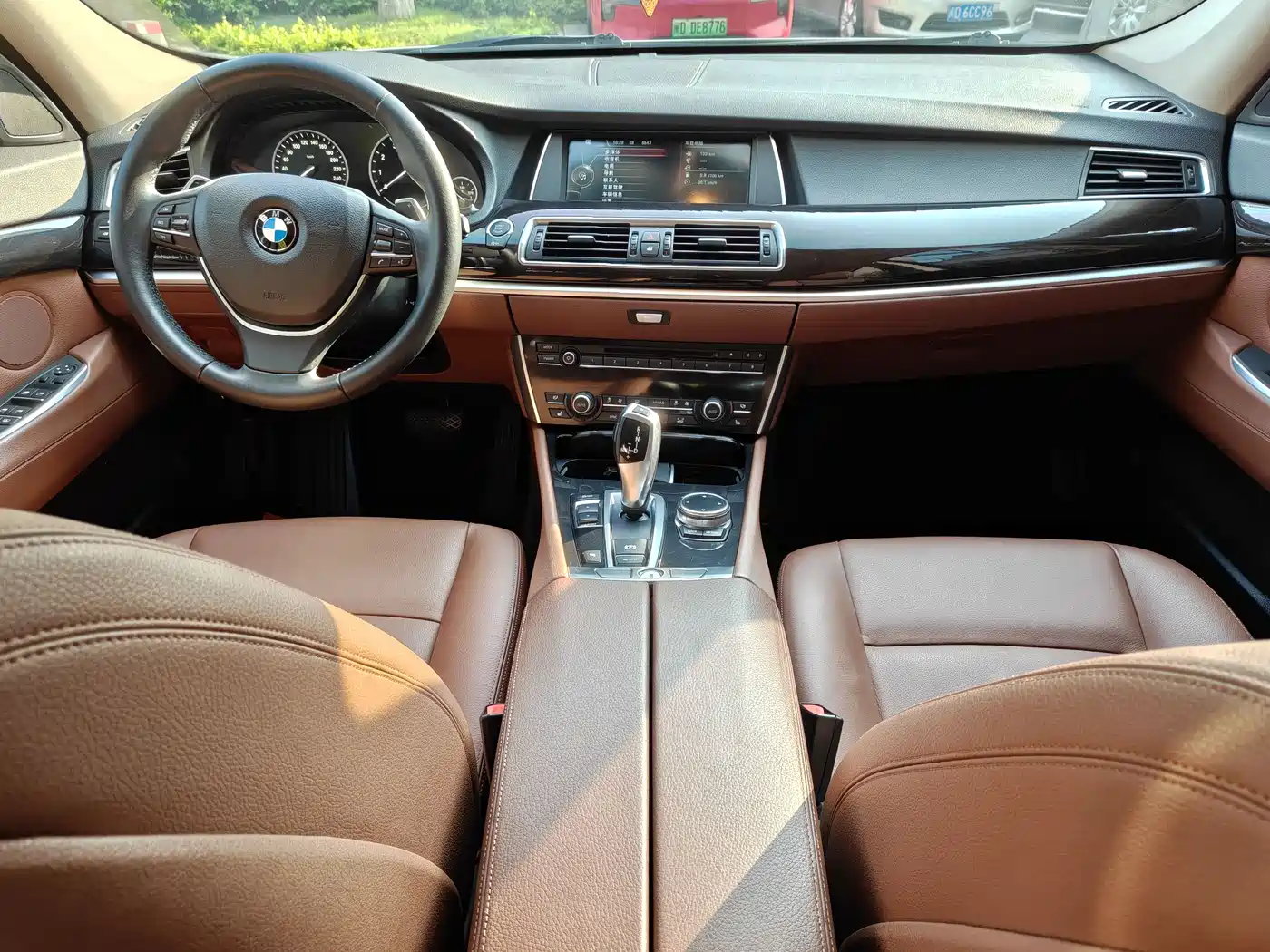 BMW 5 Series GT 2014 535i Leading фото 3