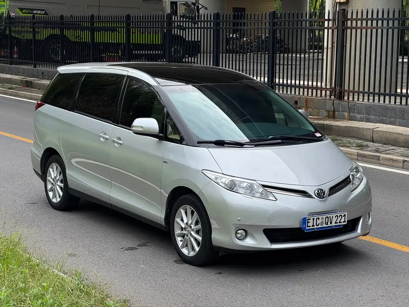 Фото 9 - Toyota Previa
