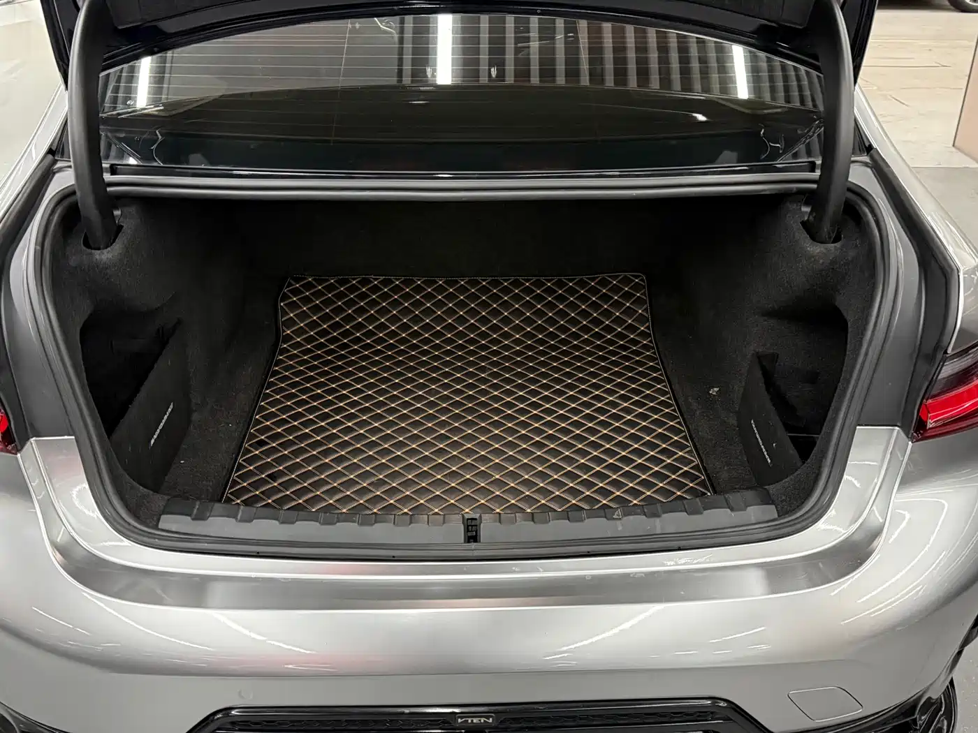 BMW 3 Series 2023 330Li M Sport Dark Night Package фото 13