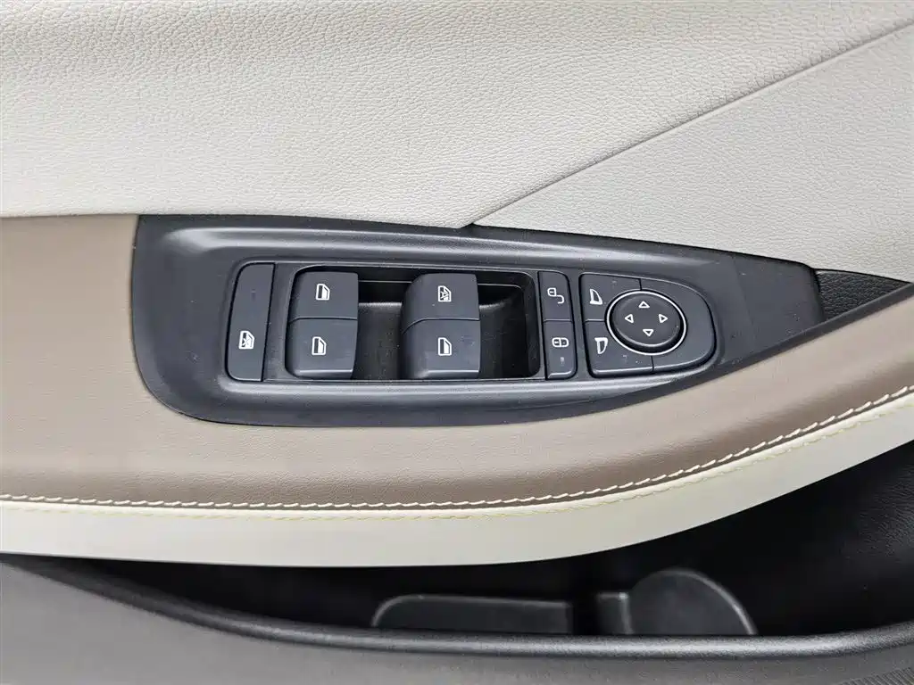 BYD Qin PLUS 2024 Glory Edition DM-i 55KM Leading фото 9