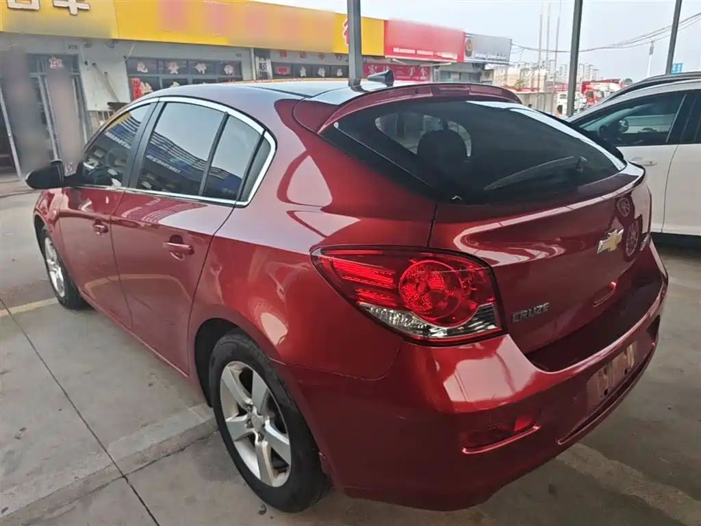 Chevrolet Cruze 2013 Hatchback 1.6L Automatic Luxury фото 5