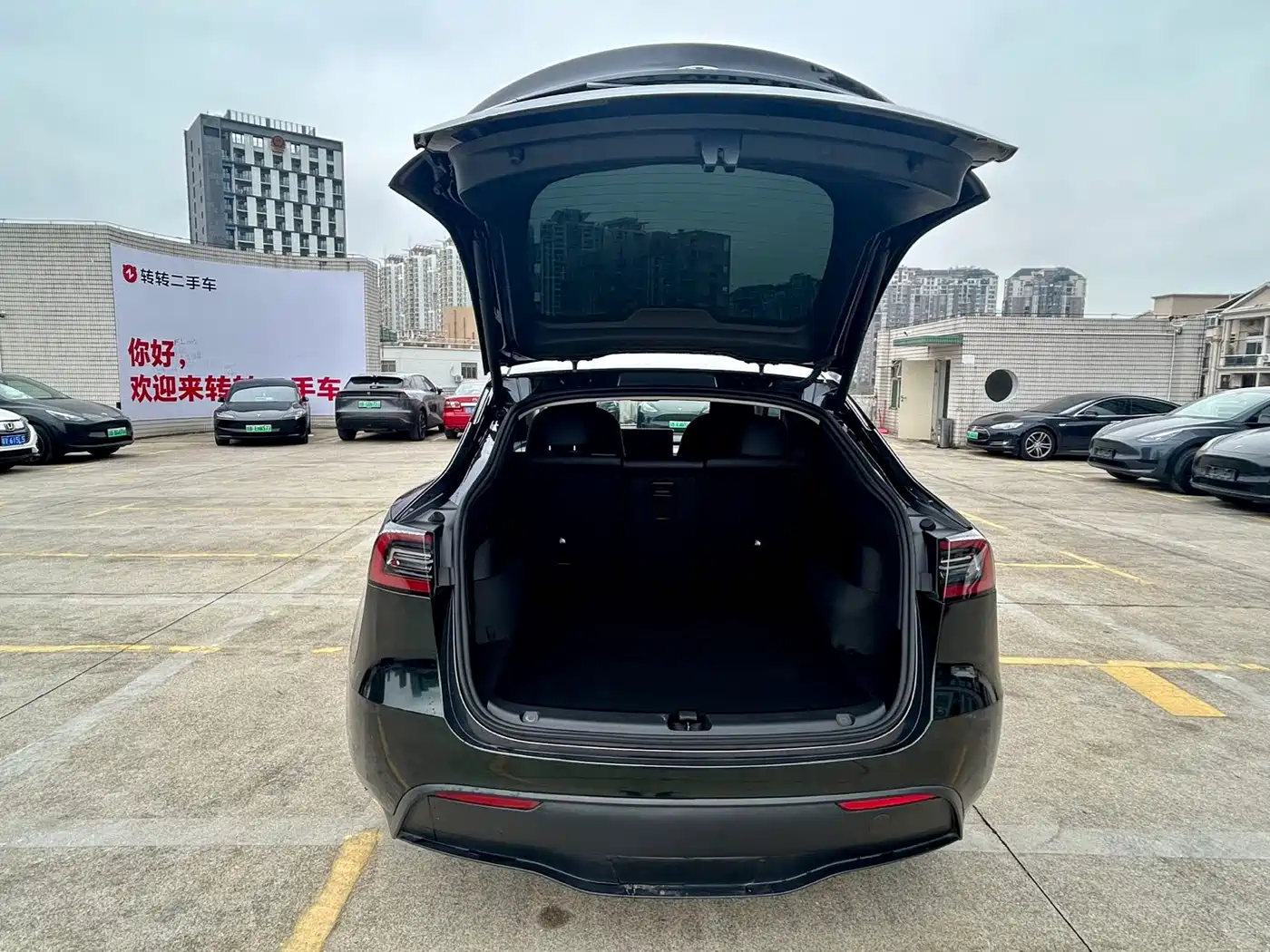 TESLA MODEL Y