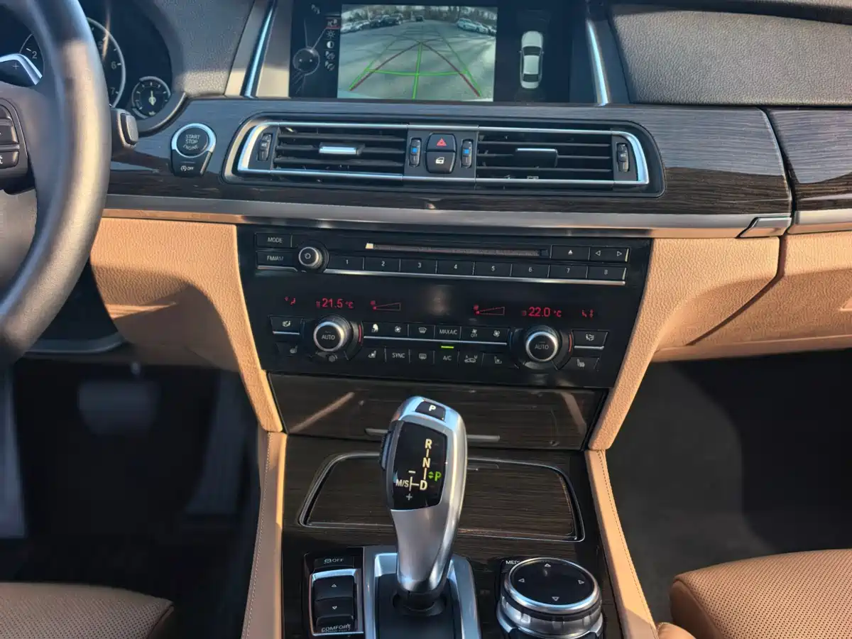 BMW 7 Series 2013 Model 740Li Leading фото 11