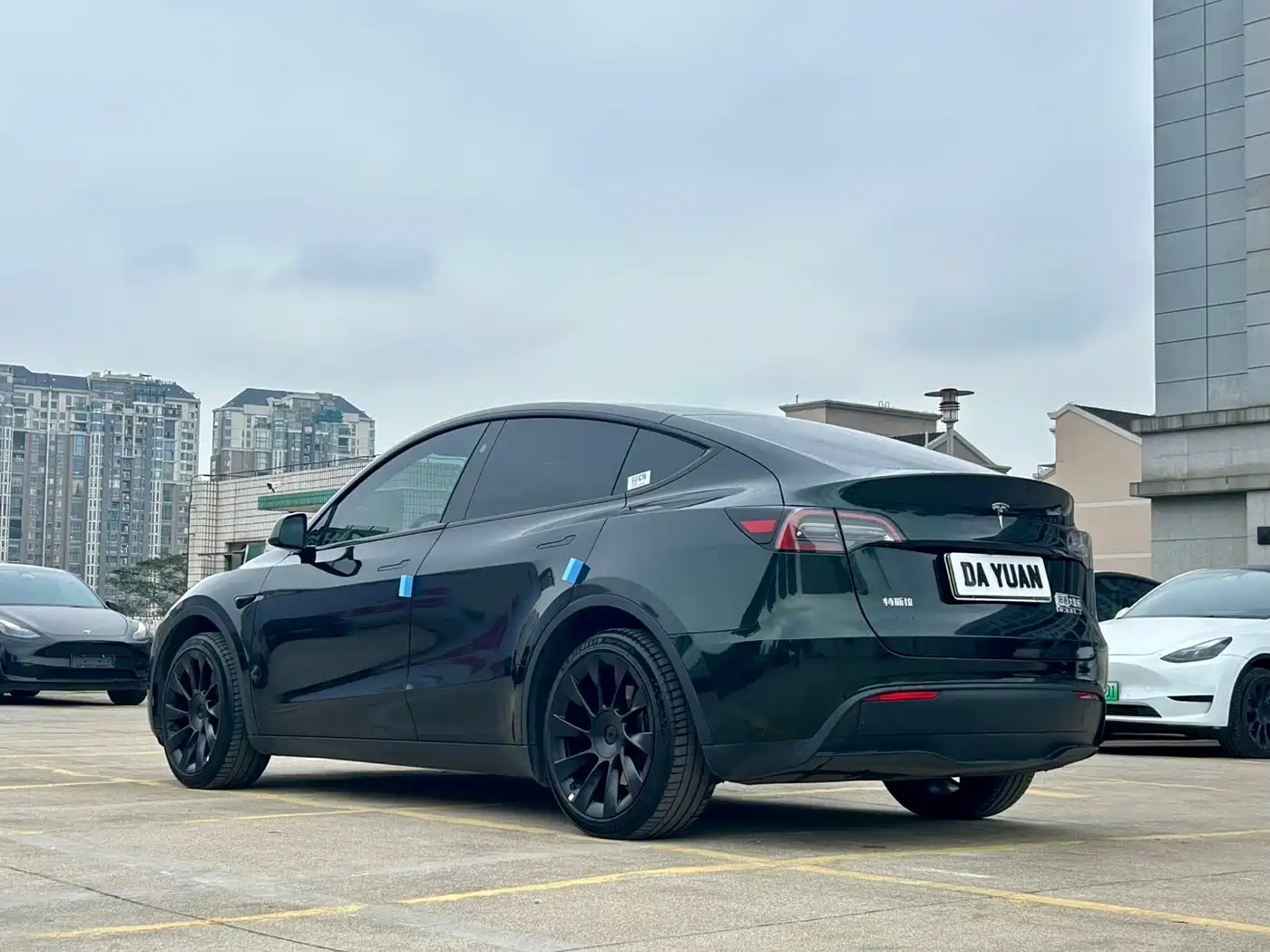 TESLA MODEL Y