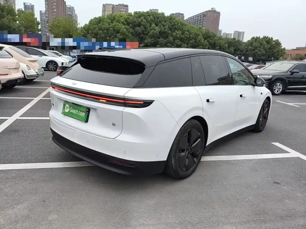 Li Auto i6 2026 2025 2WD Base Model
