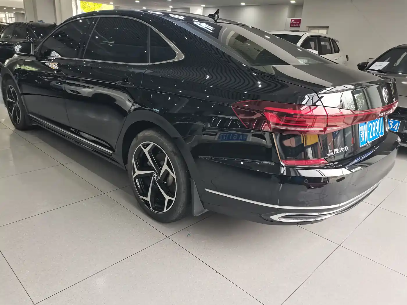 Volkswagen Passat 2024 380TSI Starlight Dragon Soaring Edition фото 7