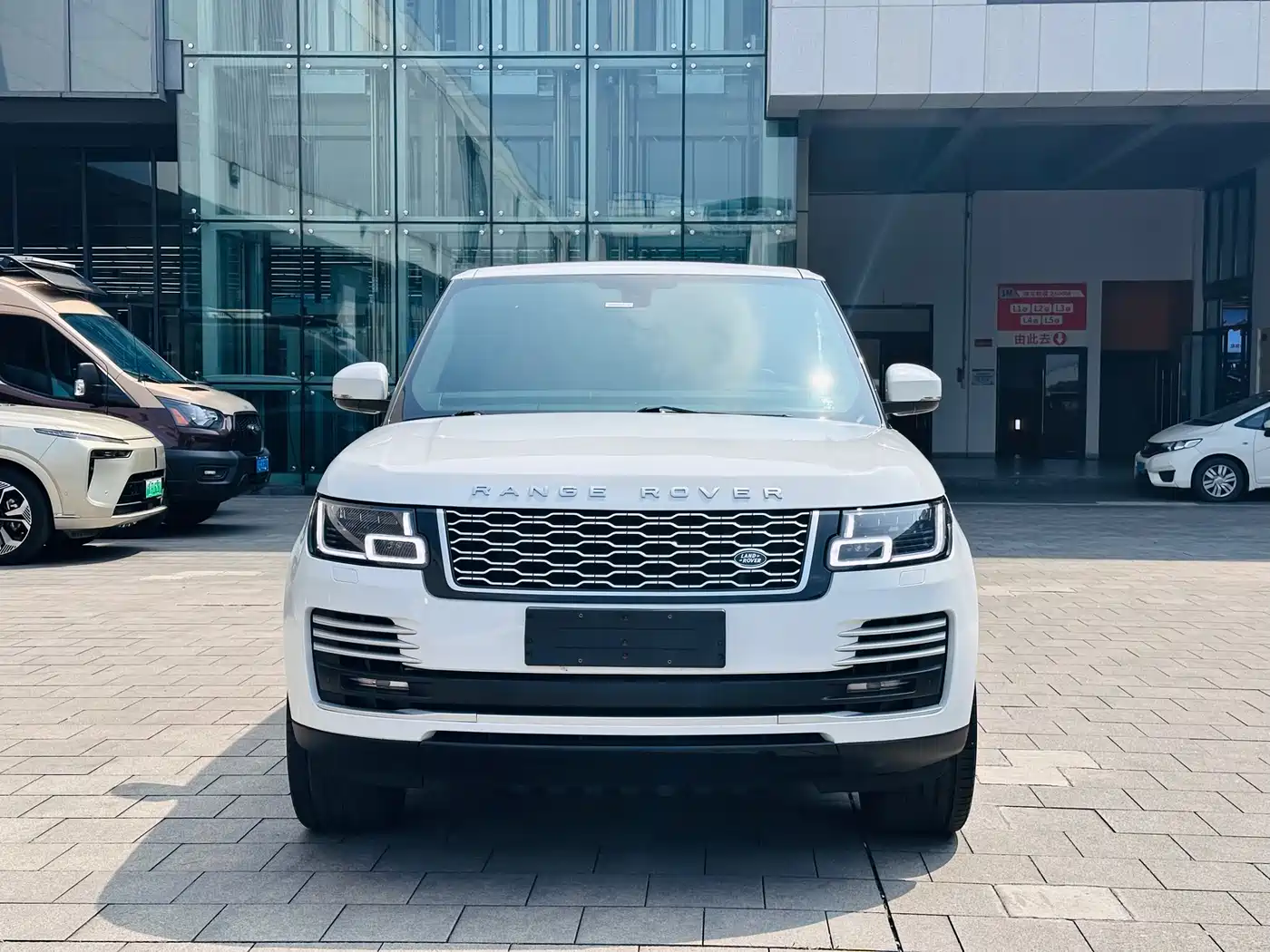 Land Rover Range Rover 2015 3.0 TDV6 Vogue фото 2