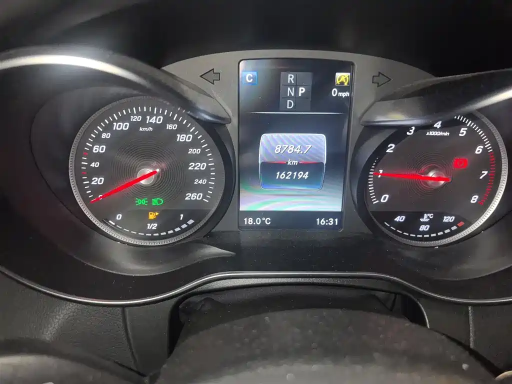 Mercedes-Benz GLC 2016 GLC 300 4MATIC Dynamic фото 5