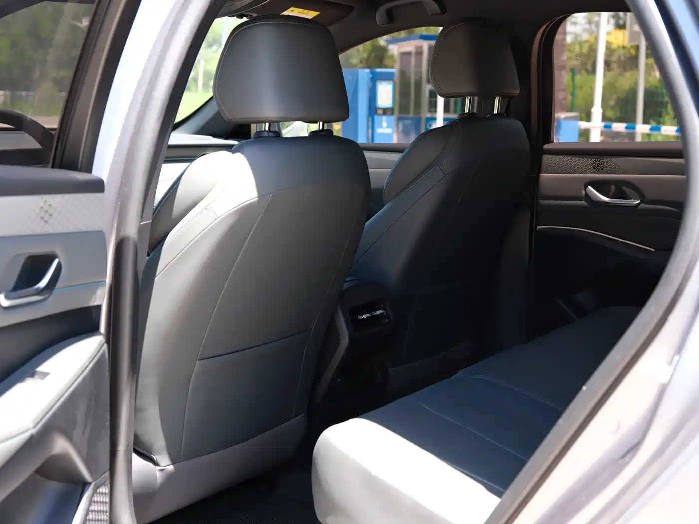 BYD Qin PLUS 2025 DM-i Smart Drive 55KM Leader фото 10