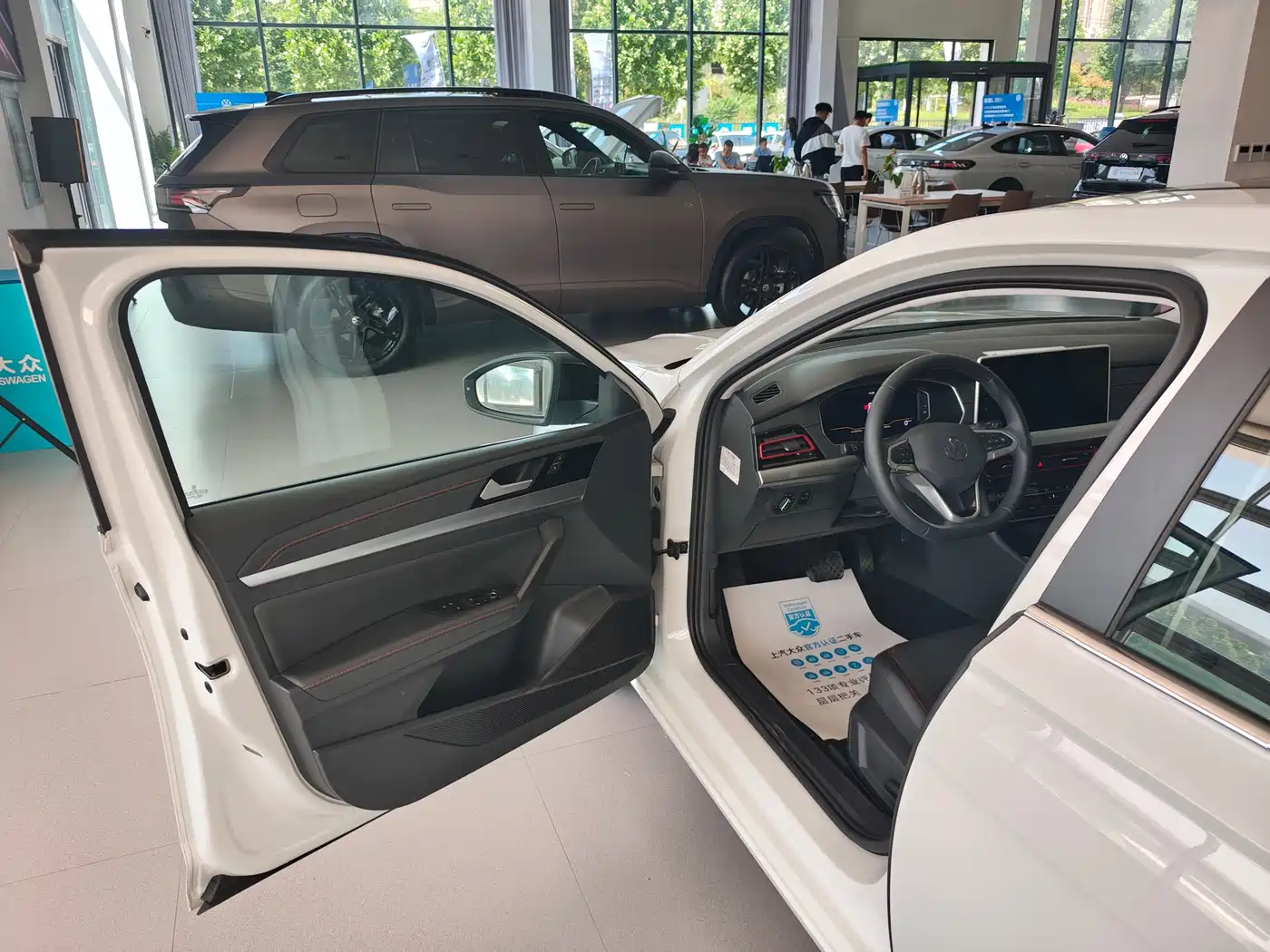 Volkswagen Lavida 2024 Model 300TSI DSG Starlight Leading Edition фото 7