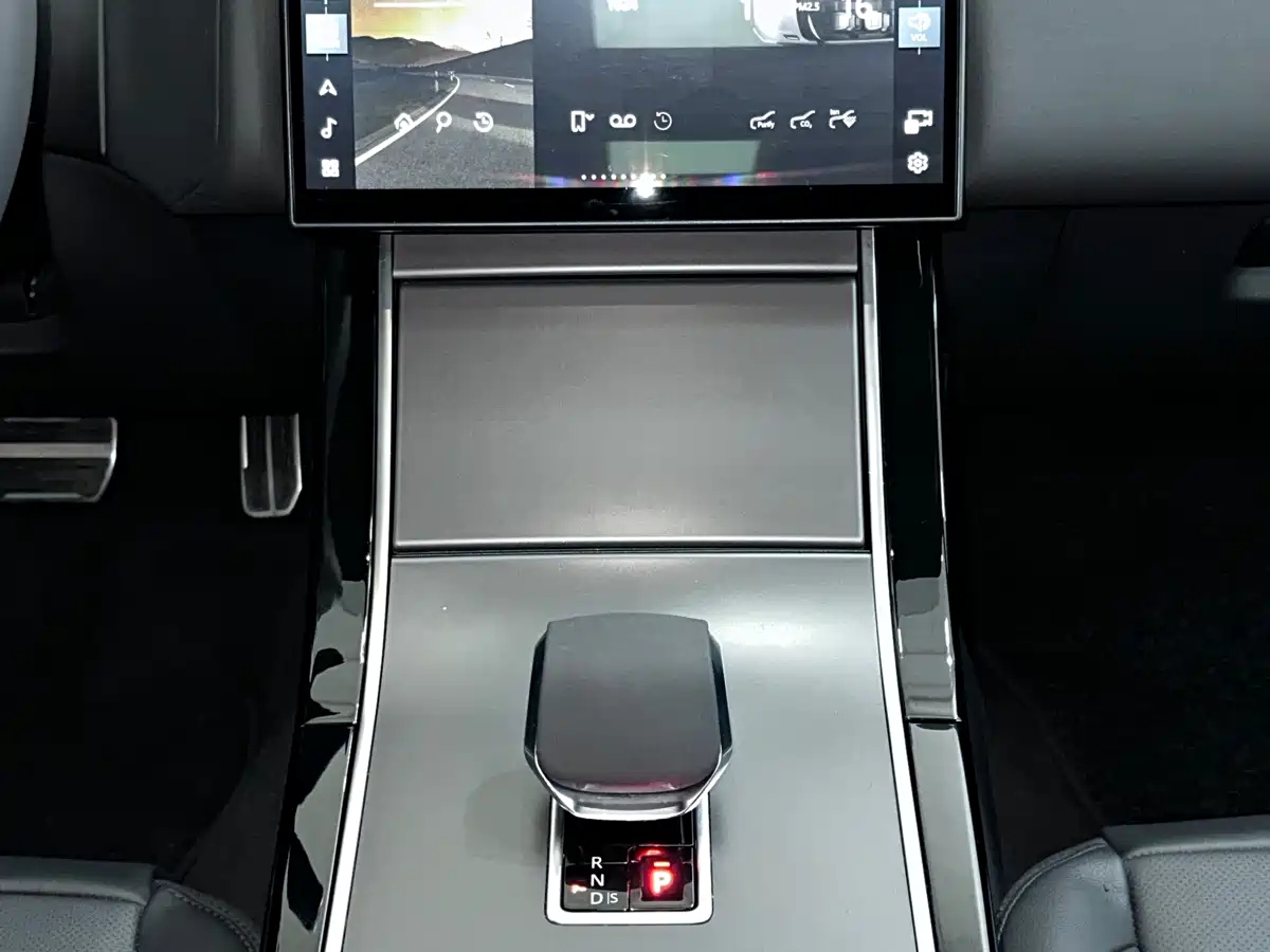 Land Rover Range Rover Velar 2024 Dynamic SE фото 11