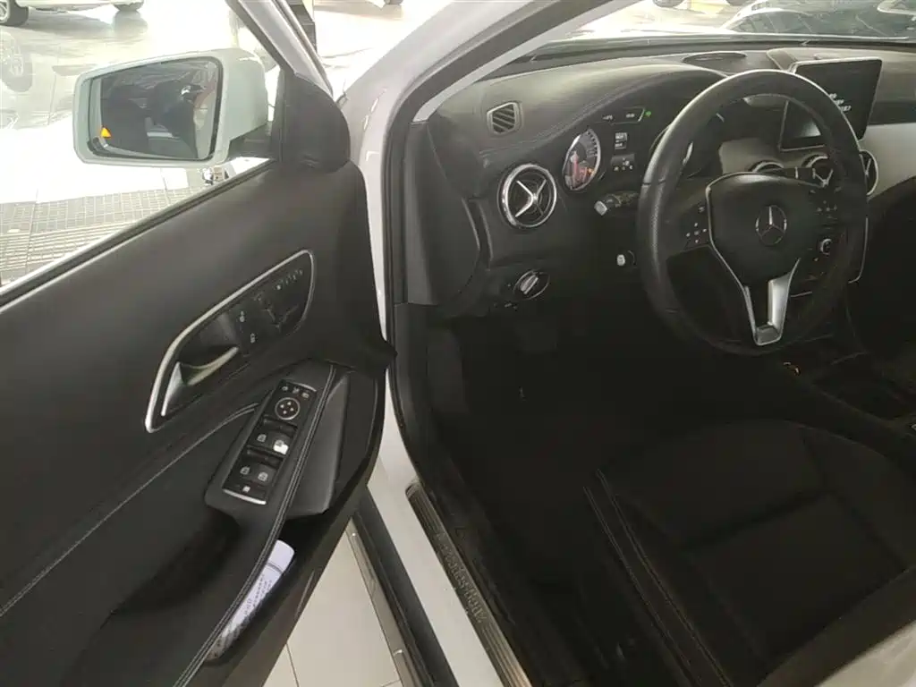 Mercedes-Benz GLA 2016 GLA 200 Fashion фото 16