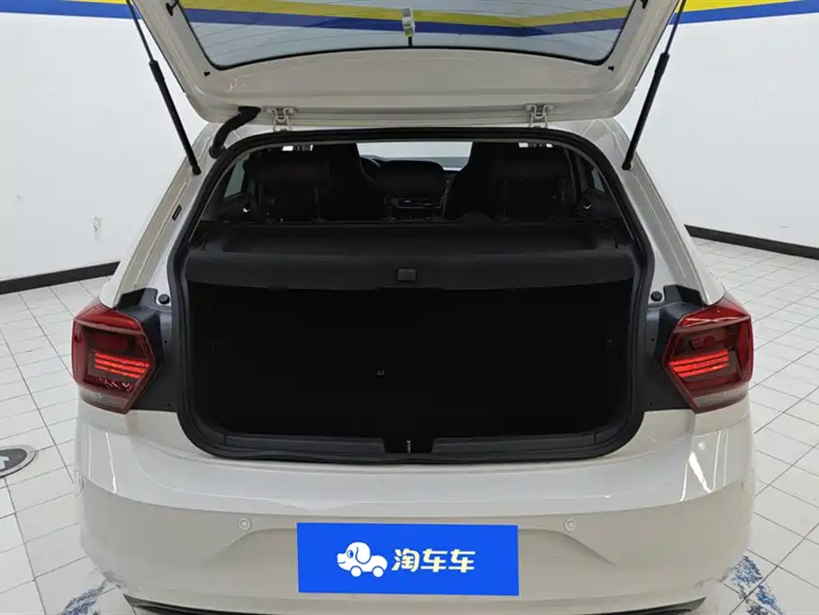 Volkswagen Polo 2019 Plus 1.5L Automatic Panorama Enjoyment Edition фото 4