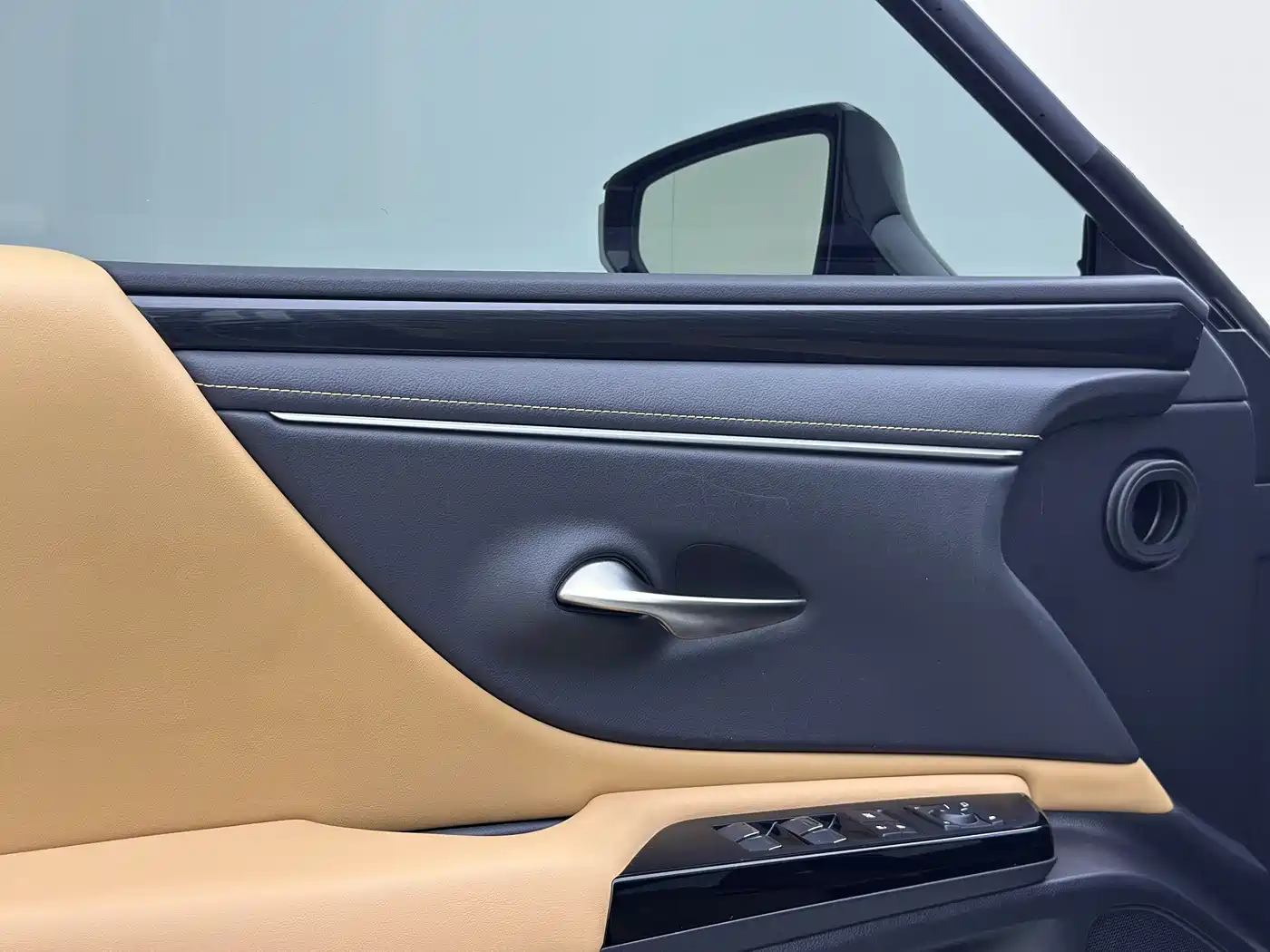 Lexus ES 2022 300h Excellence Edition фото 15