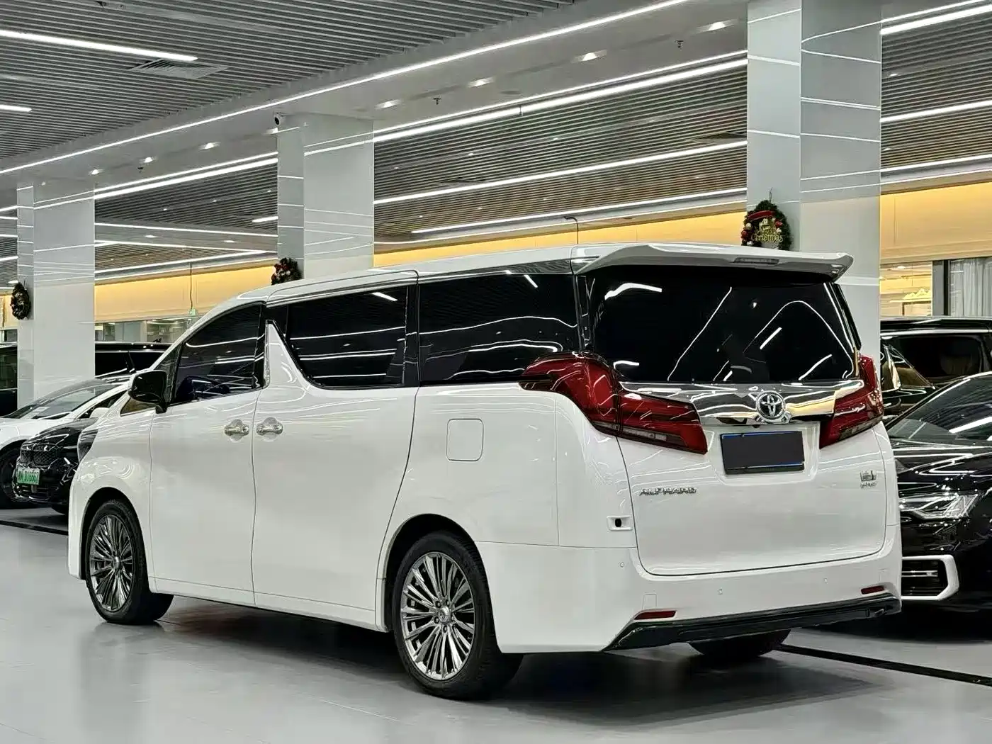 Toyota Alphard 2020 Hybrid 2.5L Luxury Edition фото 2