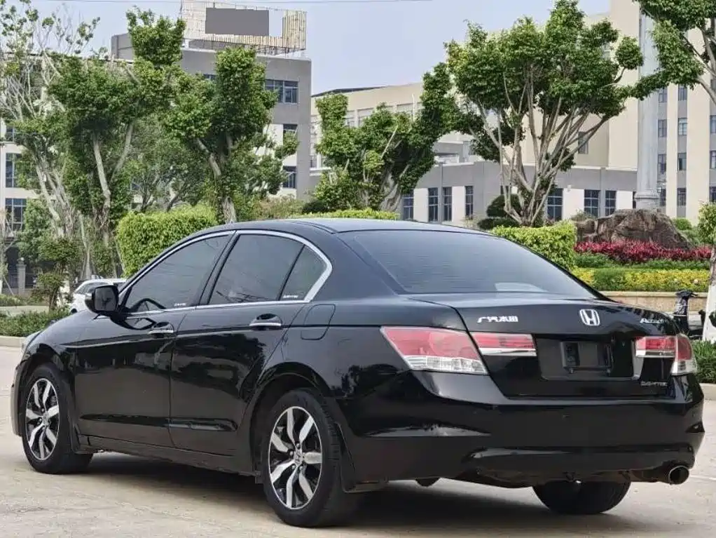 Фото 3 - Honda Accord