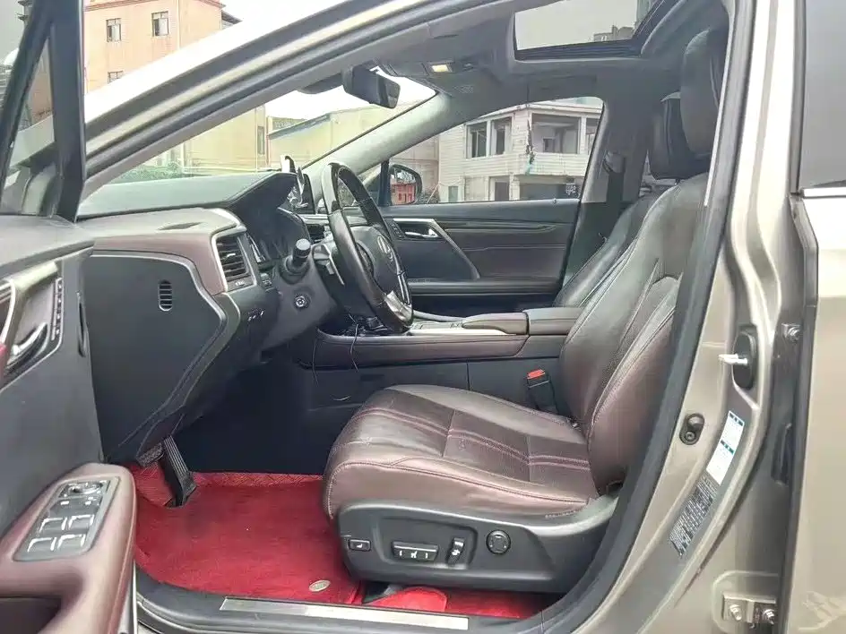 Фото 3 - Lexus RX
