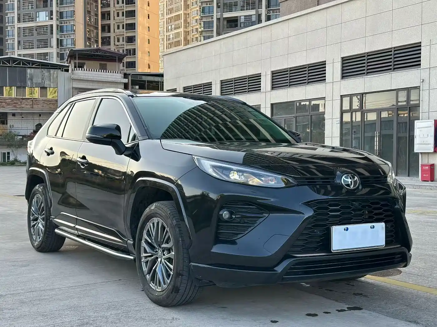 Toyota Wildlander 2024 2.0L CVT 2WD Luxury PLUS Edition фото 3