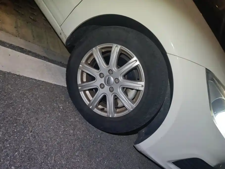 Qoros 3 2016 2016 Sedan 1.6L Manual Zhixiang