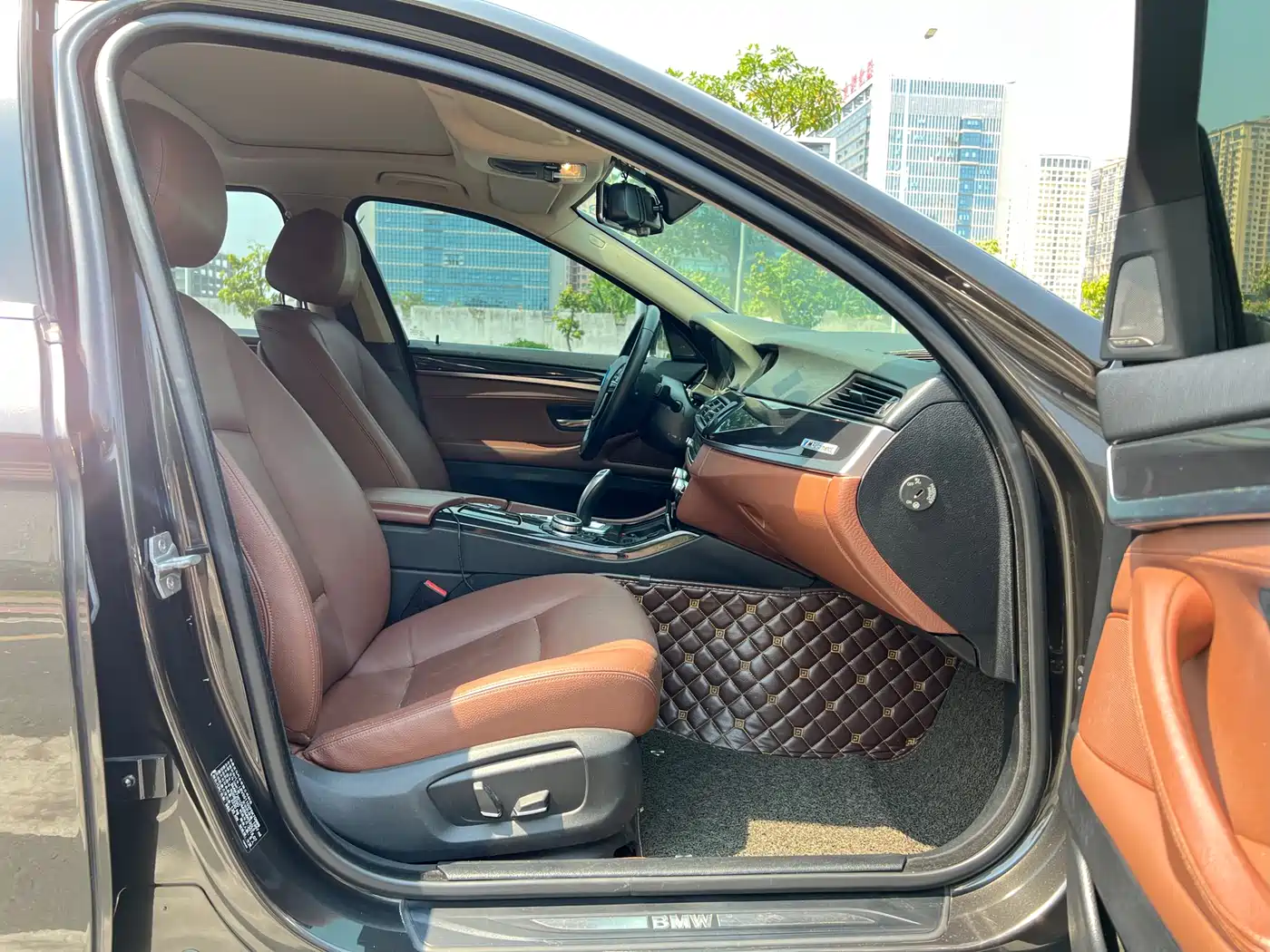 BMW 5 Series 2014 520Li Elegance фото 19