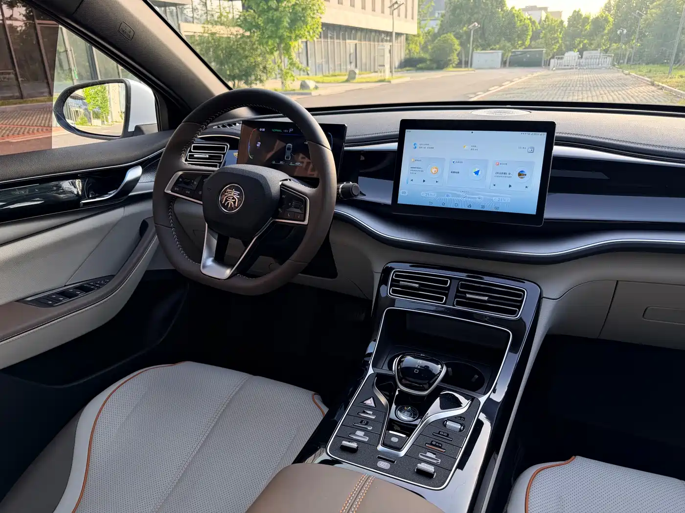 BYD Qin PLUS 2023 Champion Edition DM-i 55KM Surpassing фото 16