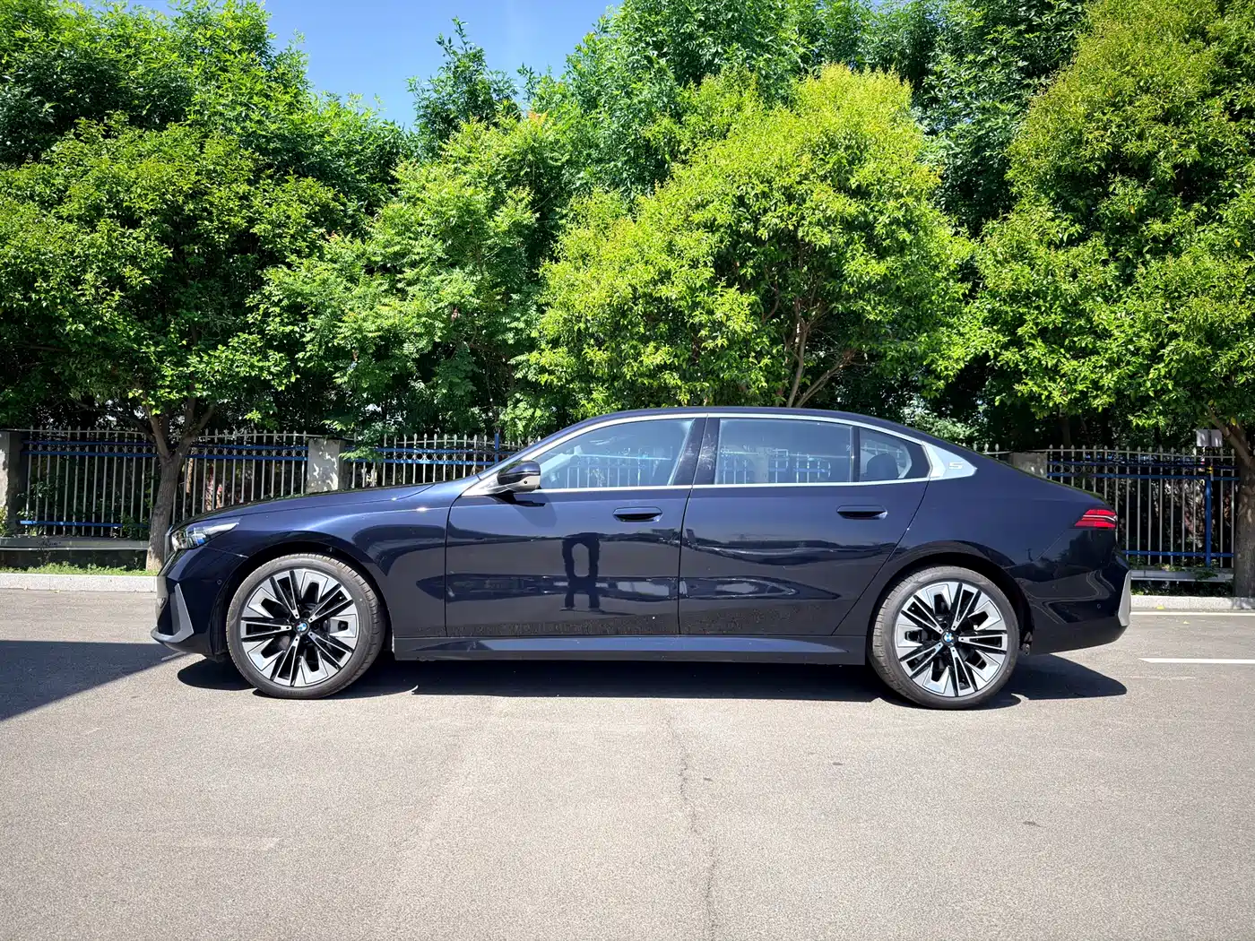 BMW 5 Series 2024 530Li Premium M Sport Package фото 8