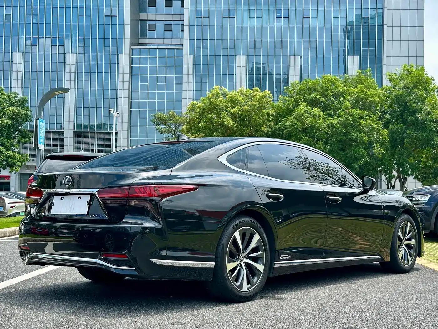 Lexus LS 2021 500h Premium Edition фото 14