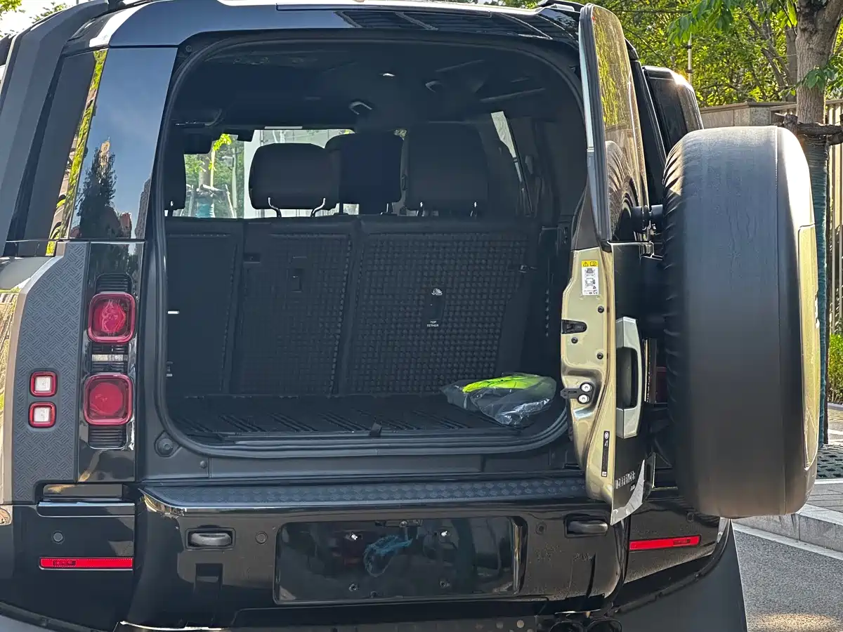 Land Rover Defender 2023 Facelift 110 3.0T P400 X-DYNAMIC HSE фото 13