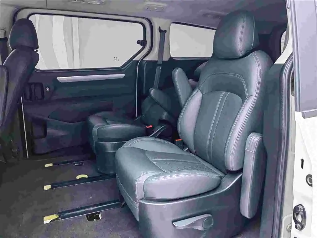 SAIC Maxus Maxus G10 2021 2.0T Automatic Elite Edition Gasoline 7-Seater фото 8