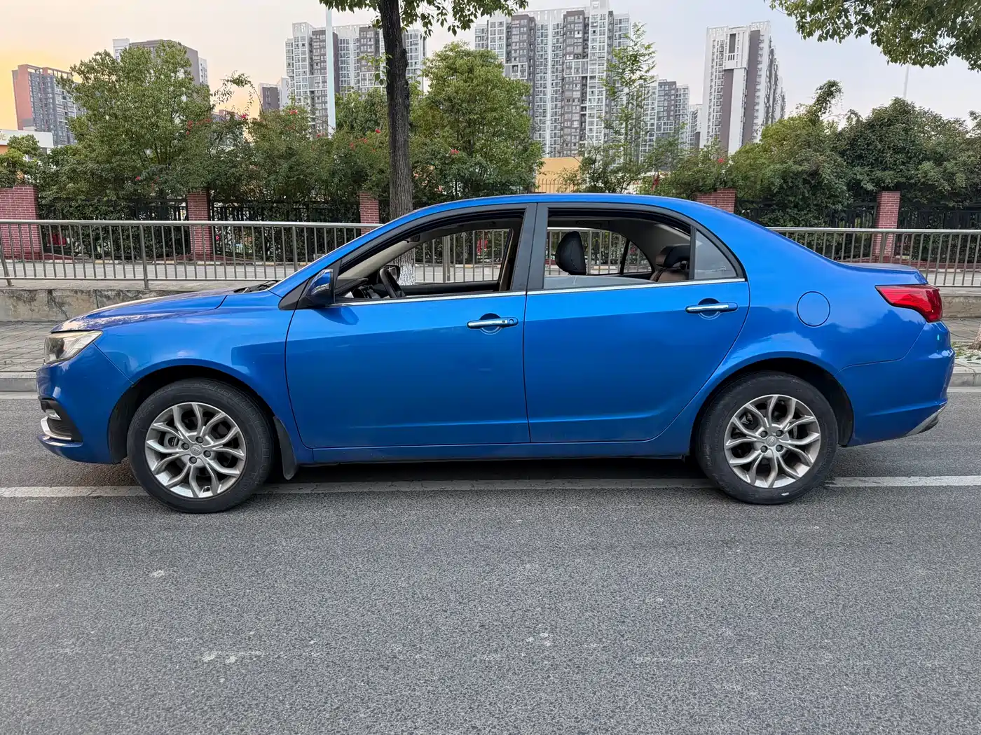 Фото 7 - Geely Vision