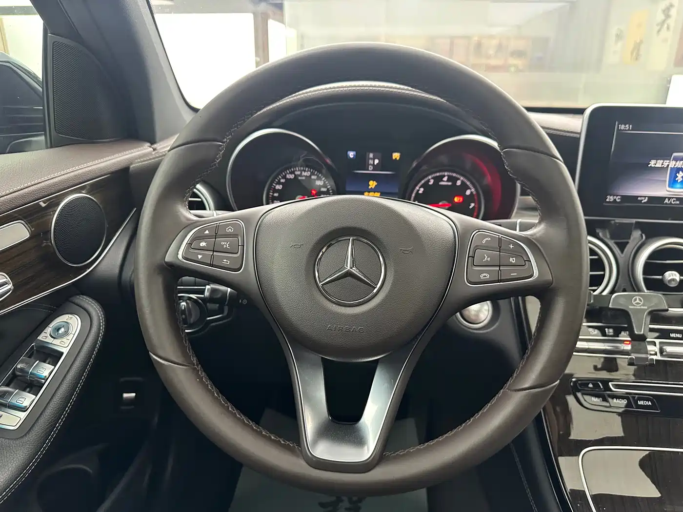 Mercedes-Benz GLC 2019 Facelift GLC 260 L 4MATIC Luxury фото 17
