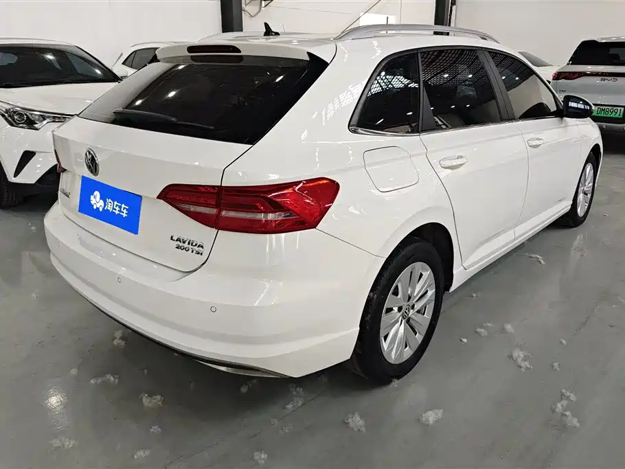 Volkswagen Lavida 2018 Hatchback 200TSI DSG Comfort Edition China V фото 3