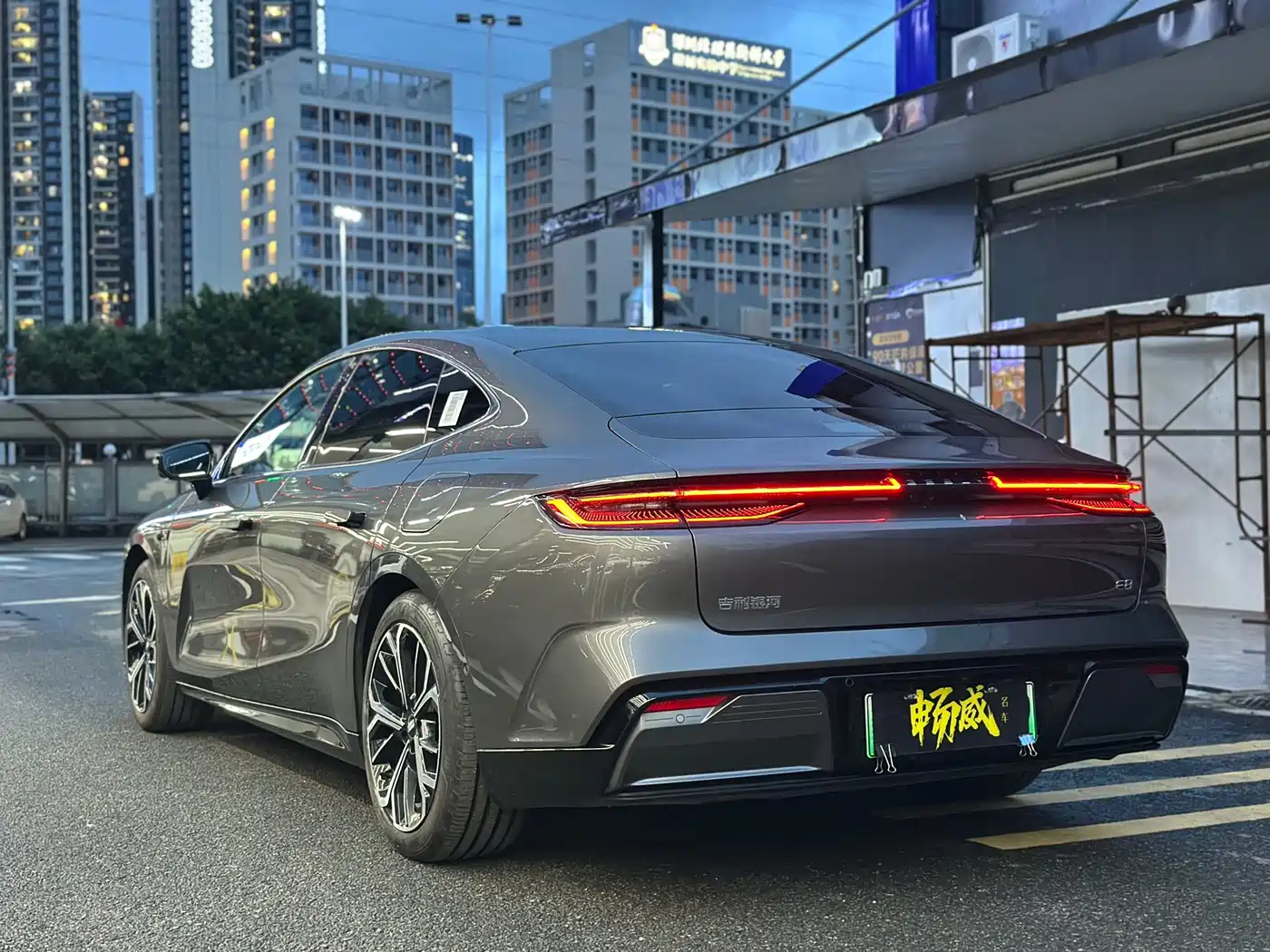 Geely Galaxy Galaxy E8 2025 700km Long Voyage Smart Drive Edition фото 6