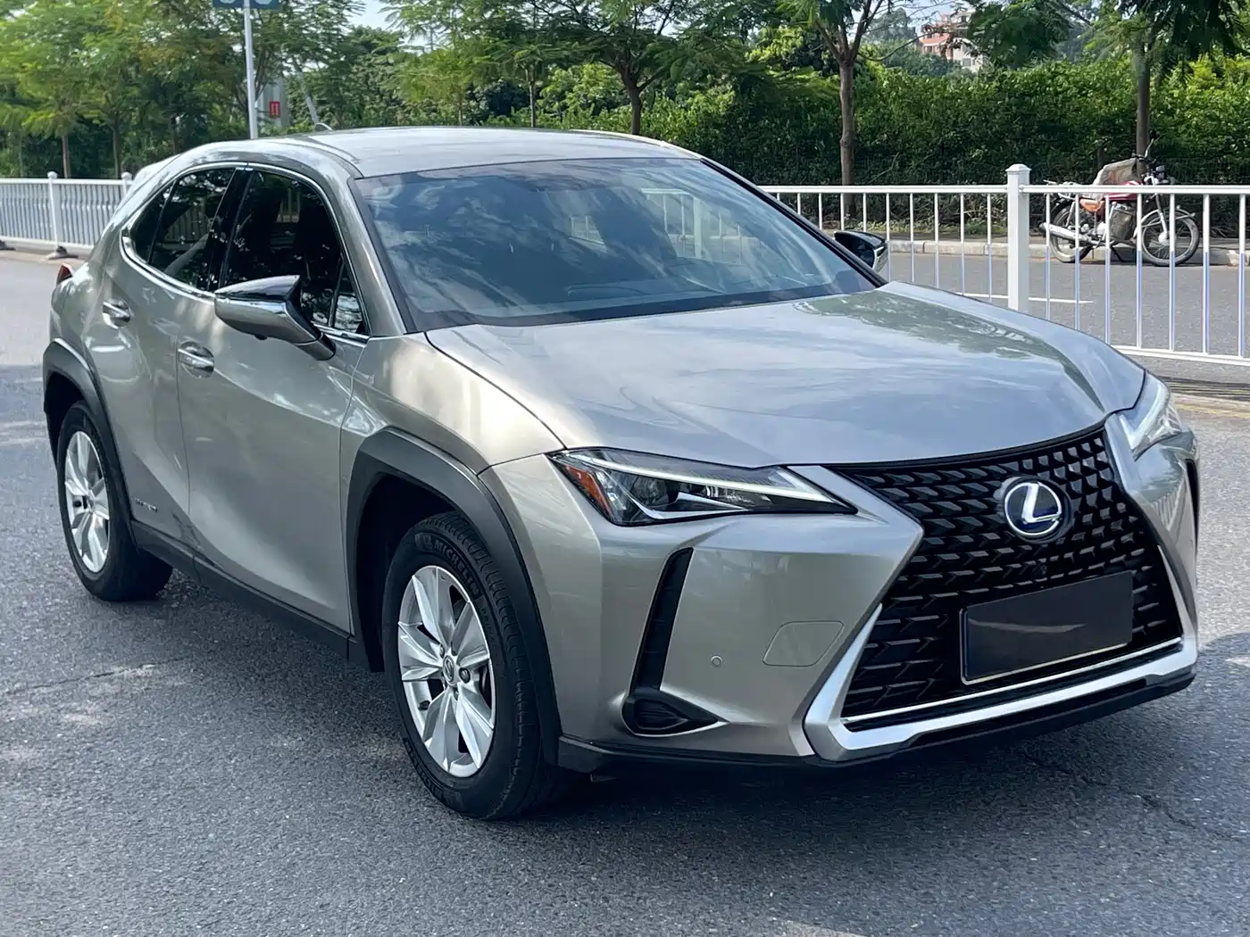 Фото 3 - Lexus UX