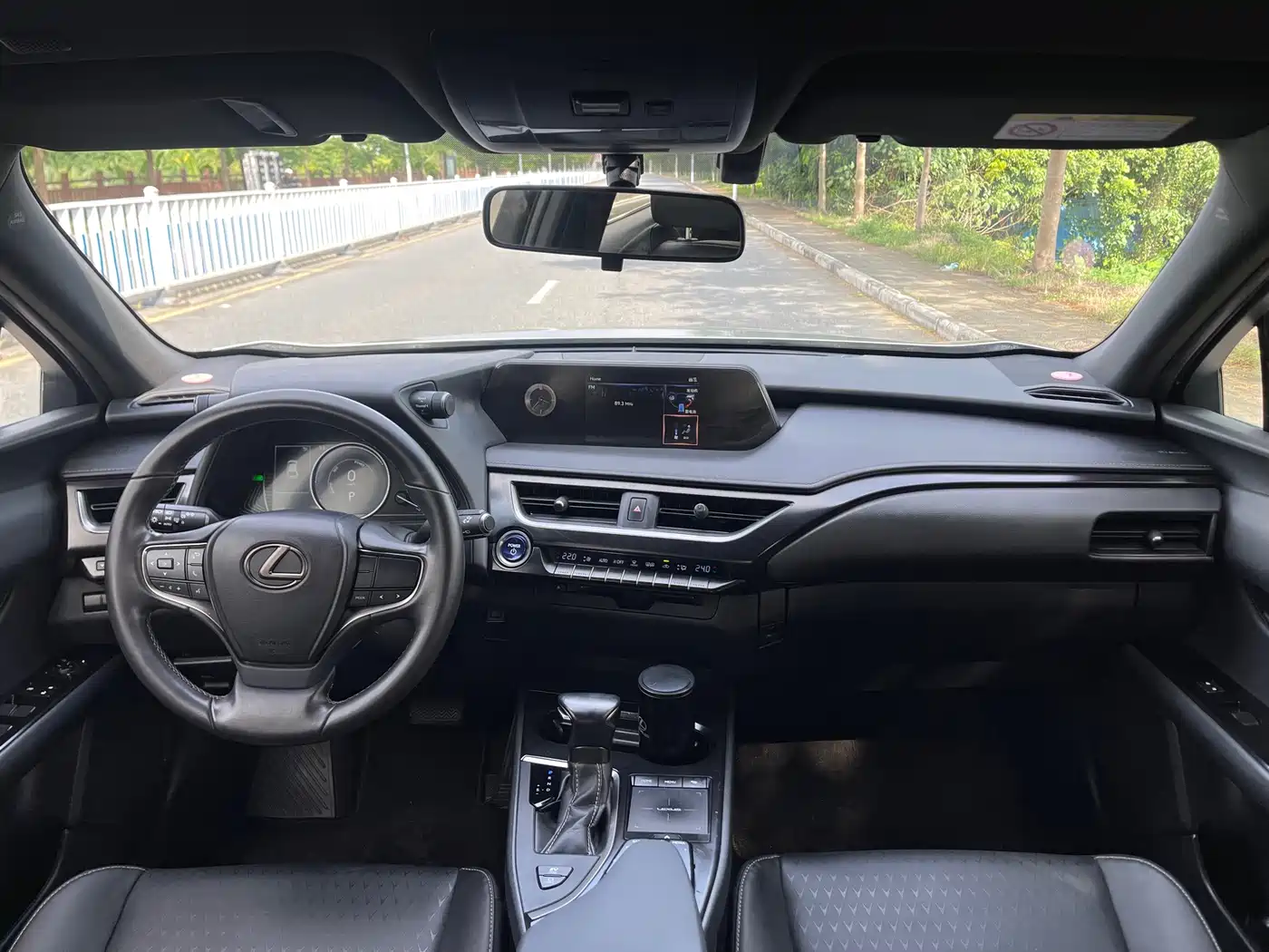 Фото 17 - Lexus UX