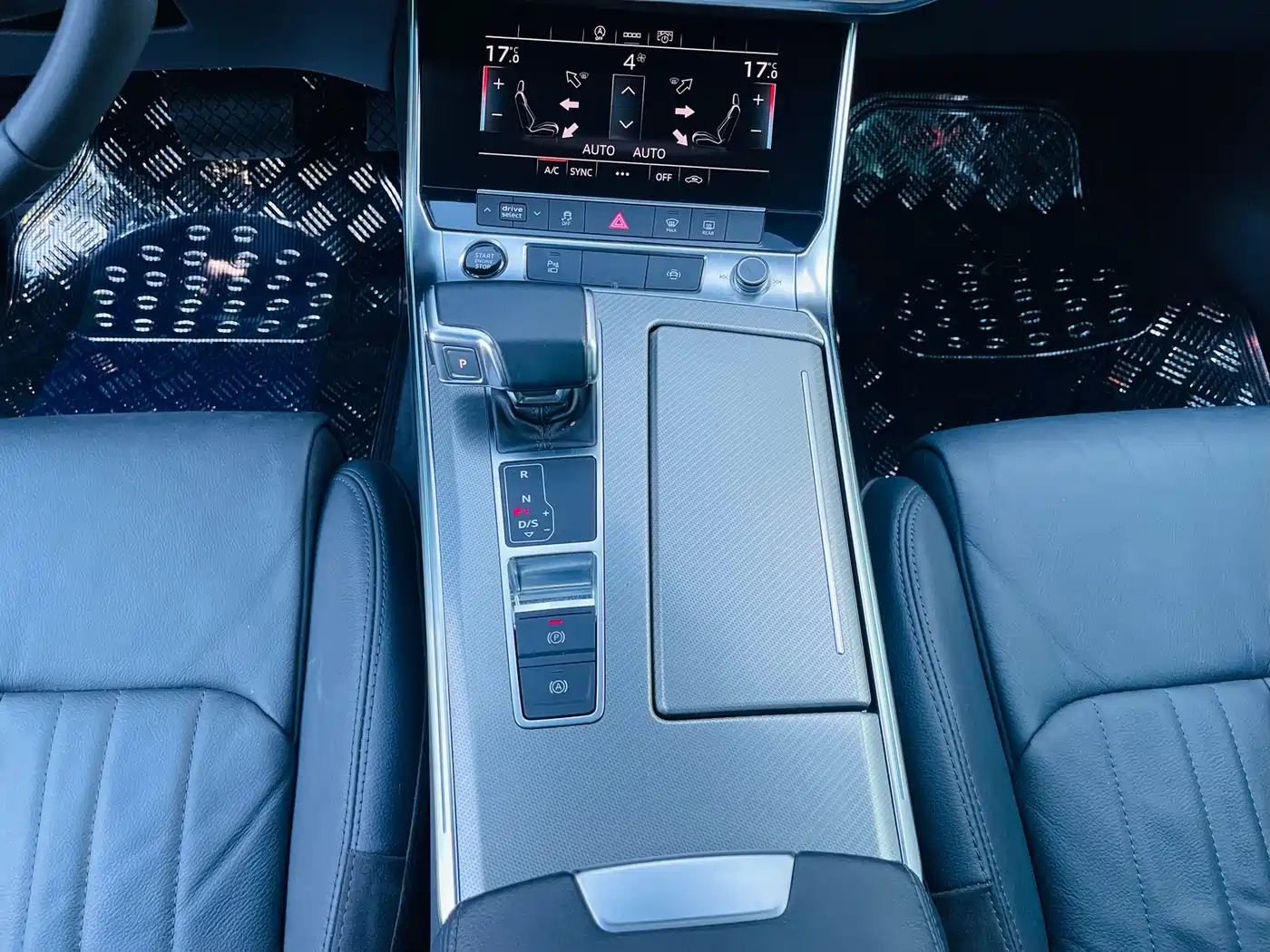 Фото 21 - Audi A6L
